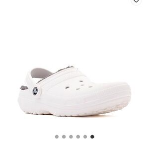 White Fuzzy-Lined Crocs | Men’s 6 / Women’s 8 | Classic Clog with Warm Lining